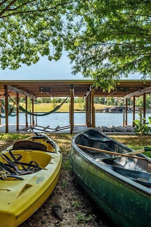 Vacation house for 16 people, with yard, with pets in Texas Hill Country