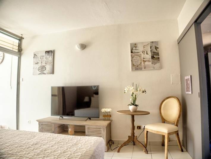 Gîte pour 4 personnes, avec terrasse et piscine dans Port De Saint Francois - 3