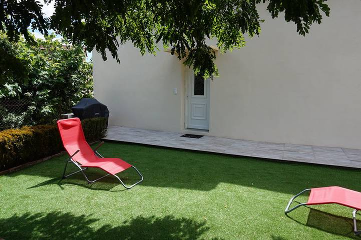 Gîte pour 6 personnes, avec terrasse et jardin à Saint-Florent-sur-Auzonnet - 2