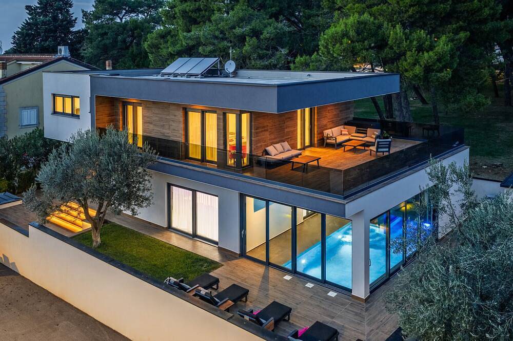 Villa Palatium Iii in Fažana for 8 people only 200 meters from the sea with sauna & indoor-outside heated pool in Fažana (Kroatische Adria), Fazana