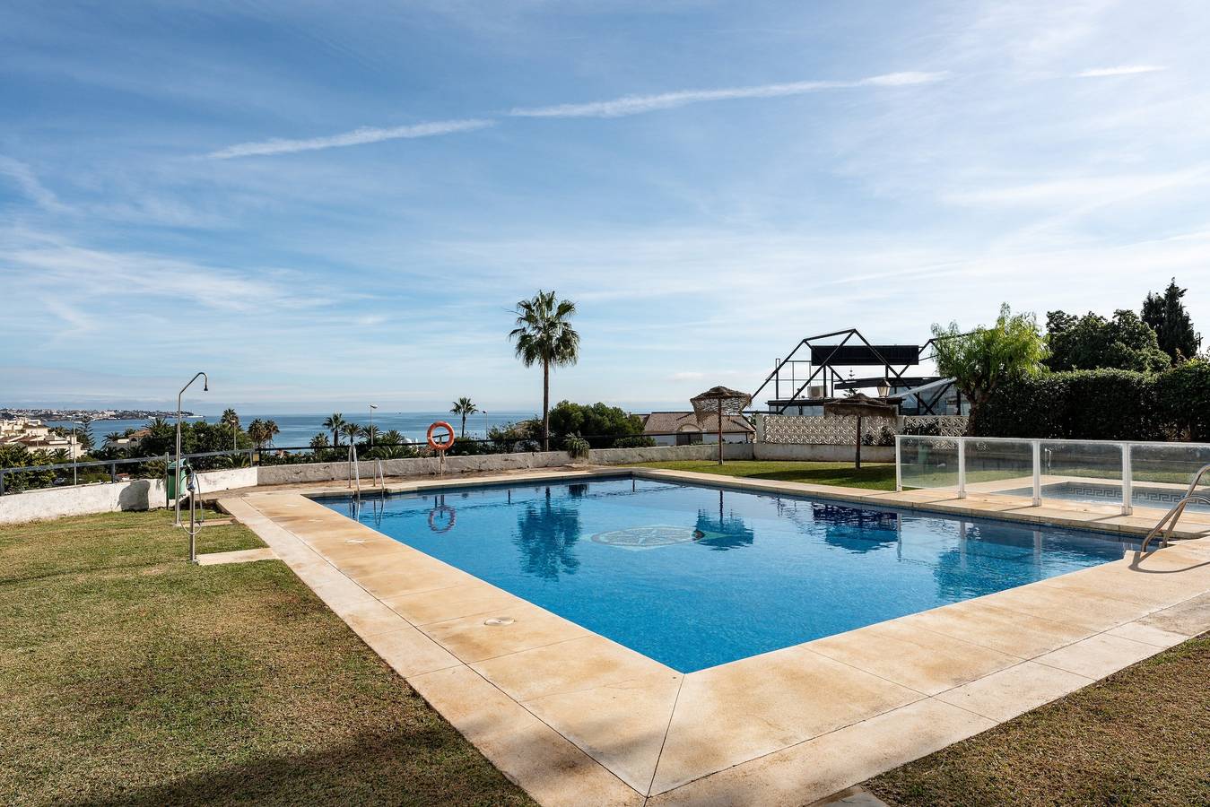 Entire apartment, Apartment in Superb Location with Sea View, Pool & Wi-Fi in La Cala de Mijas, Mijas