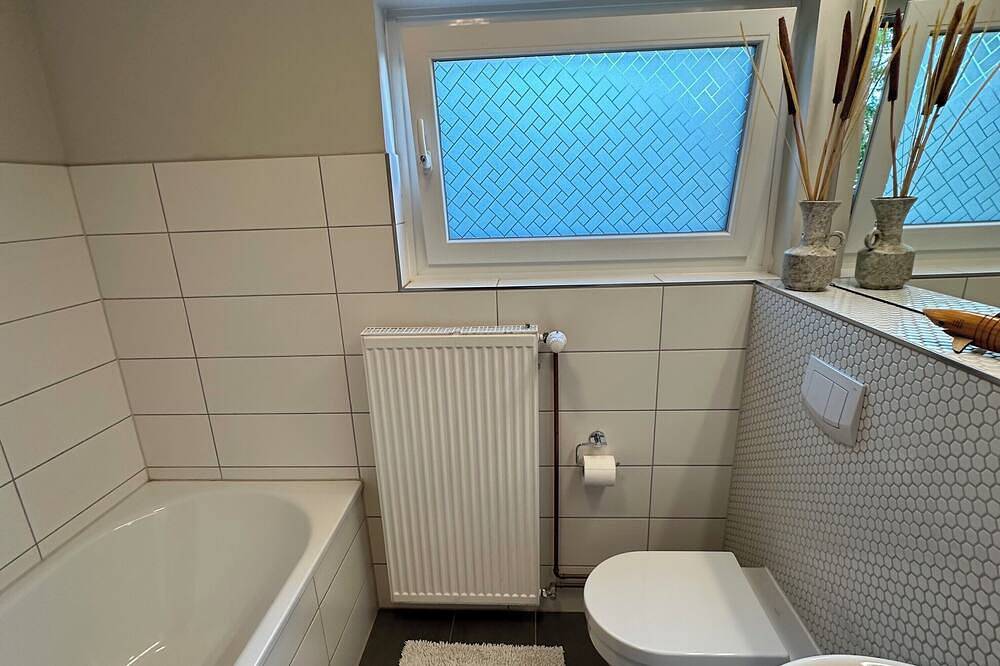 Ferienhaus für 8 Pers. mit Naturgarten, Kamin & viel Platz, nahe der Nordsee in Wesselburen, Nordseeküste