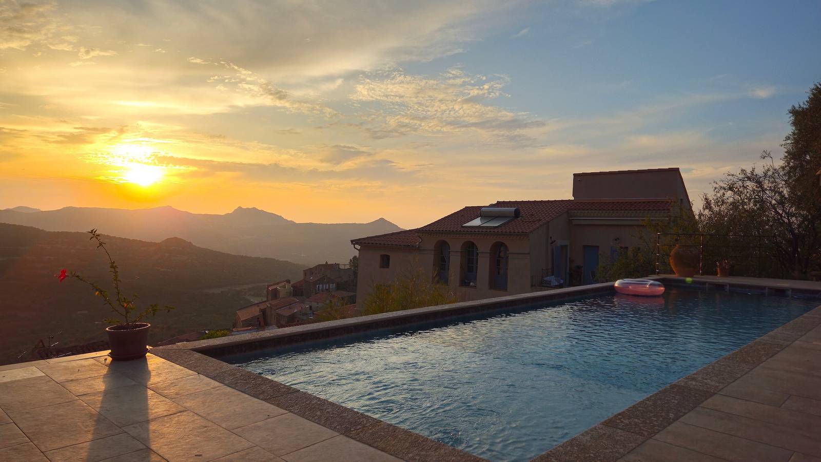 Casa Vacacional 'In Chiusella Piscine De Rêve' con Vistas al Mar, Wi-Fi y Aire Acondicionado in Belgodère, Region de Calvi