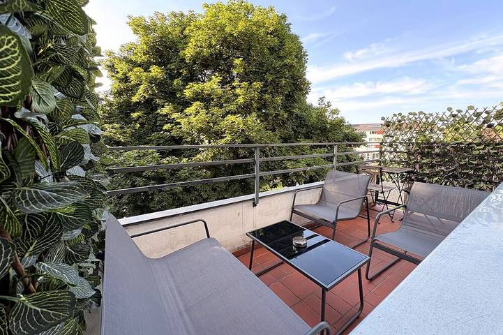 Ganze Wohnung, Modernes Apartment mit 4 Schlafplätzen, Parkplatz, Wlan & Balkon in Leverkusen, Bergisches Land