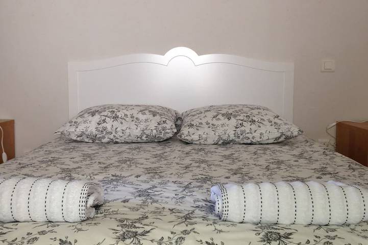 Gîte pour 4 personnes, avec jardin et terrasse à Roquecor - 2