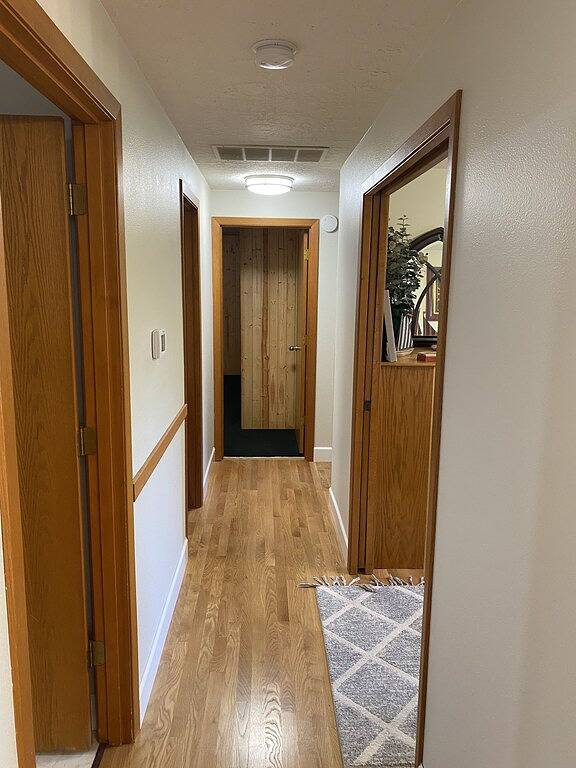 Single Level, Modern, and Clean 3 Bedroom 2 Bath Park Like Property in Salem (OR), Willamette Valley