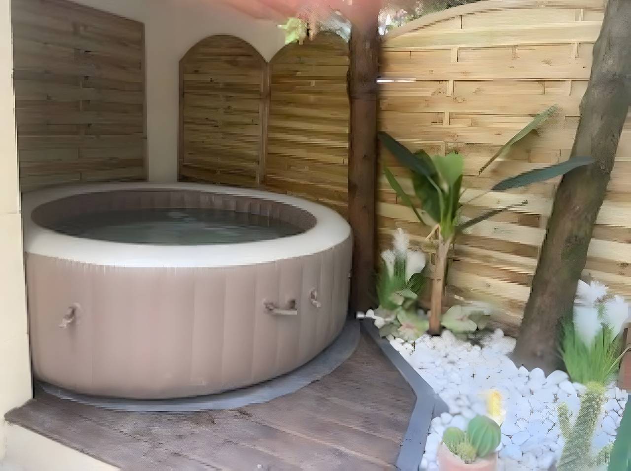 Gîte „La Maison du Ruisseau“ mit privater Terrasse, Balkon und Wlan in Bourges, Bourges und Umgebung
