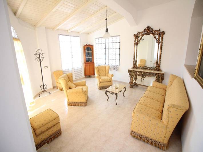 Villa spaziosa con ampia veranda in Solarino, Siracusa e dintorni