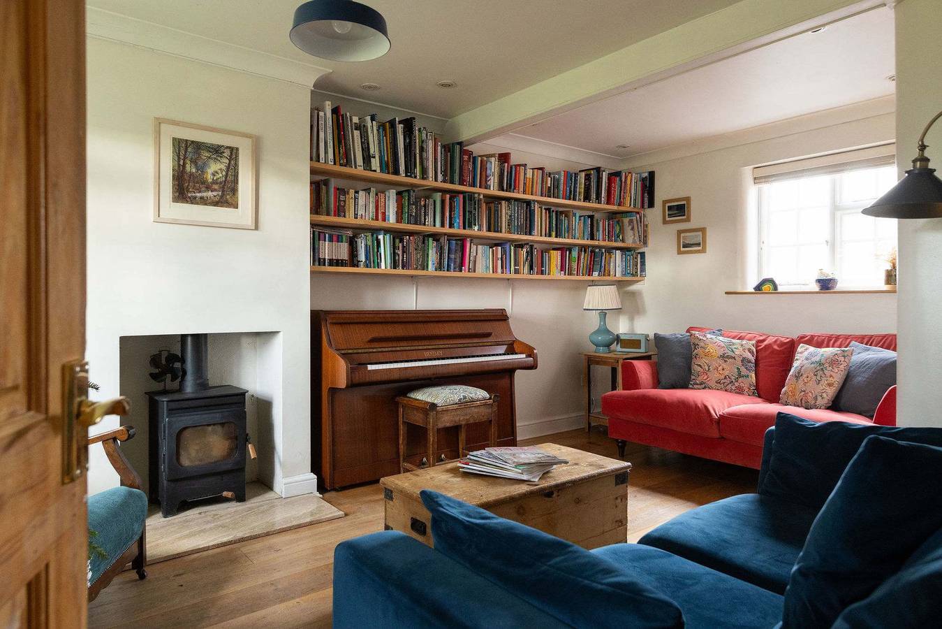 Rural House with Swimming Pool and Gardens in Chidham and Hambrook, West Sussex