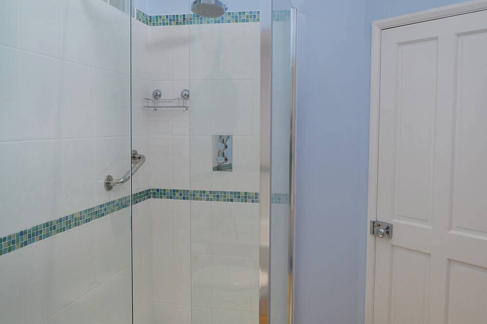 2 bedroom accommodation in Ventnor in Ventnor, Isle of Wight