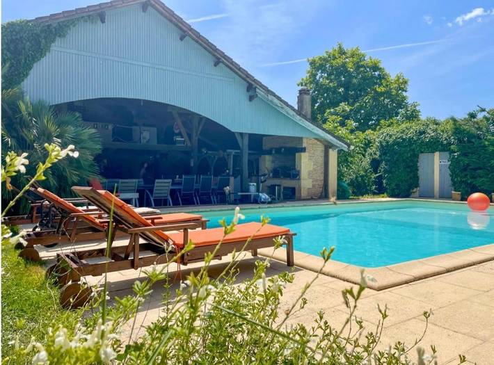 Location de vacances pour 12 personnes, avec Jacuzzi et Terrasse ainsi que Jardin et Piscine à Lamonzie-Saint-Martin