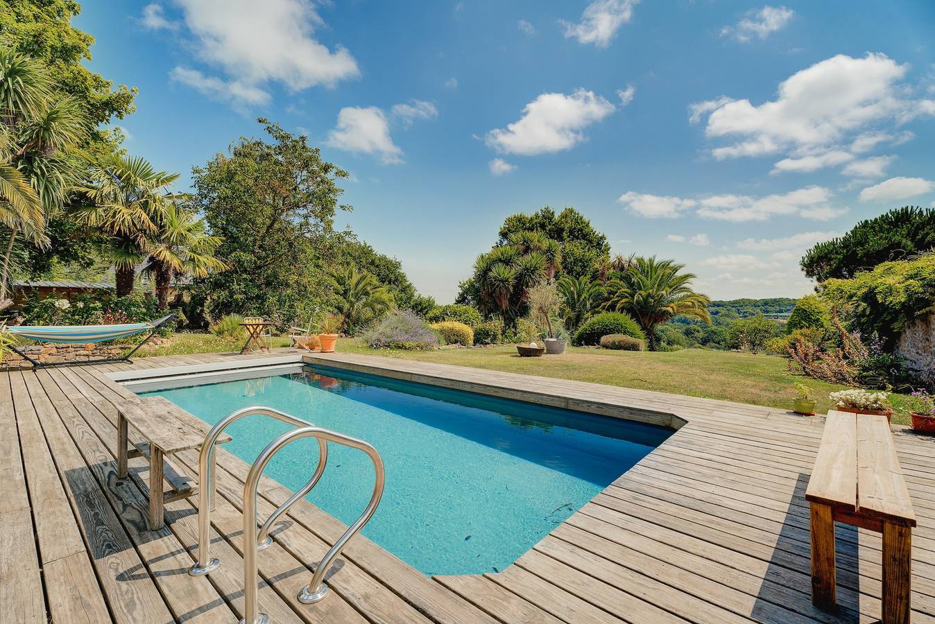 Appartement entier, Appartement 'La Petite Hautière' avec piscine partagée, Wi-Fi et climatisation in Plouër-sur-Rance, Région de Dinan