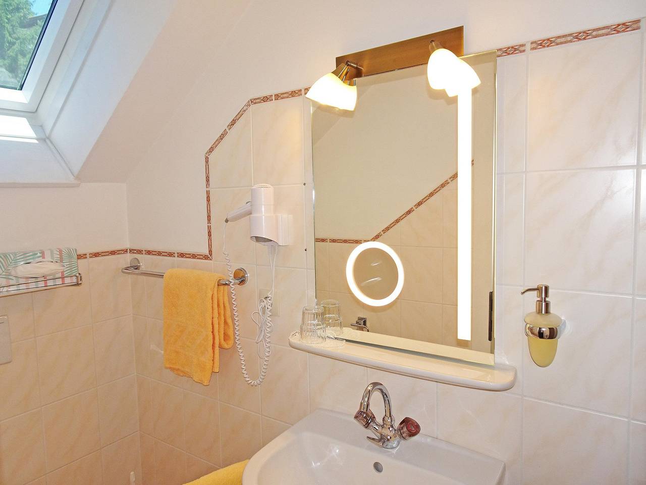 Ganze Ferienwohnung, Einzelzimmer Balkon/Terrasse (1-2 p.) in Millstatt, Oberkärnten