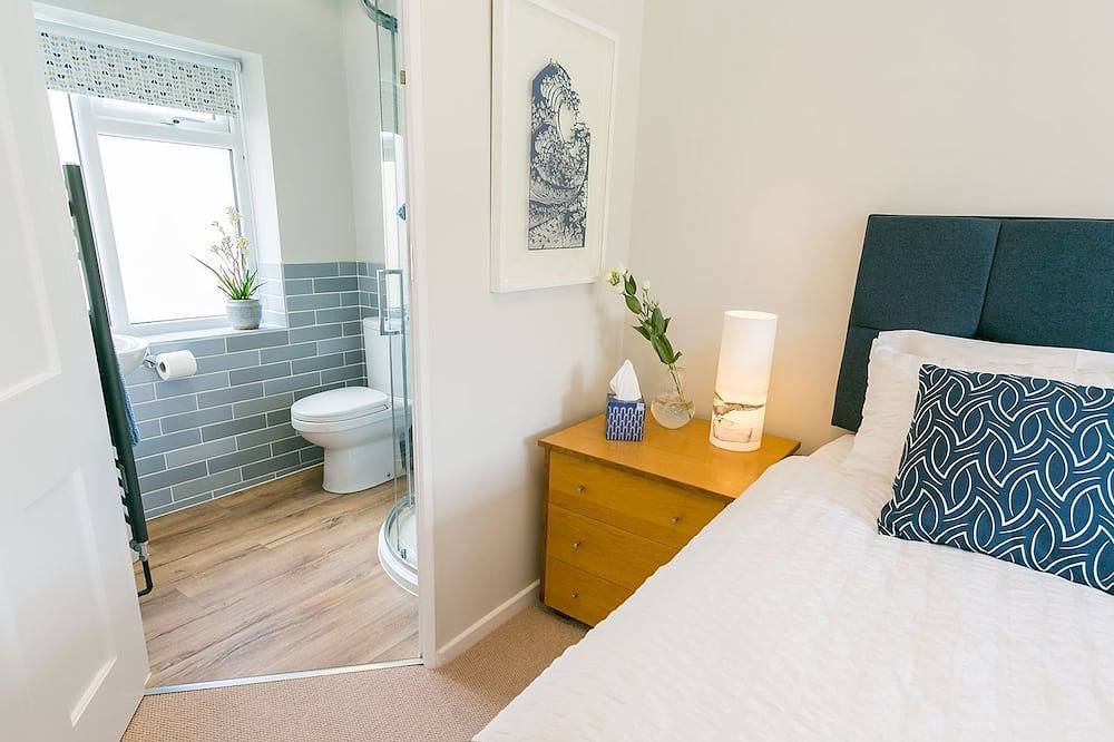 Noddfa -  a sea view that sleeps 4 guests  in 2 bedrooms in Menai Bridge, Isle of Anglesey