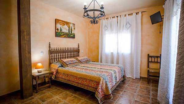 Hotel para 2 personas, con jacuzzi además de balcón y sauna en Sierra De Ayllón - 4