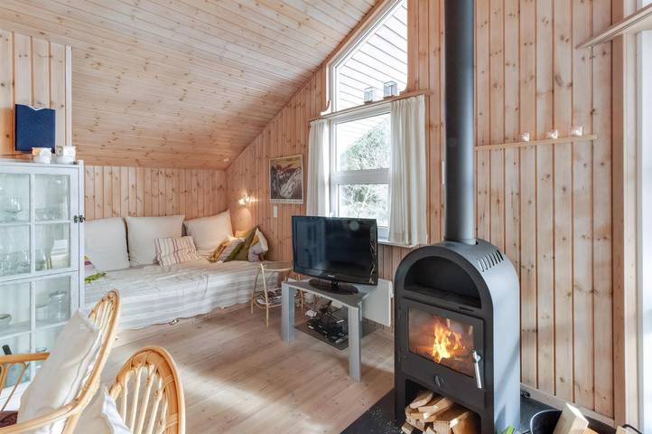 Stunning home in Brovst w/ Wifi, 3 Bedrooms and Sauna in Tranum, Jammerbugt