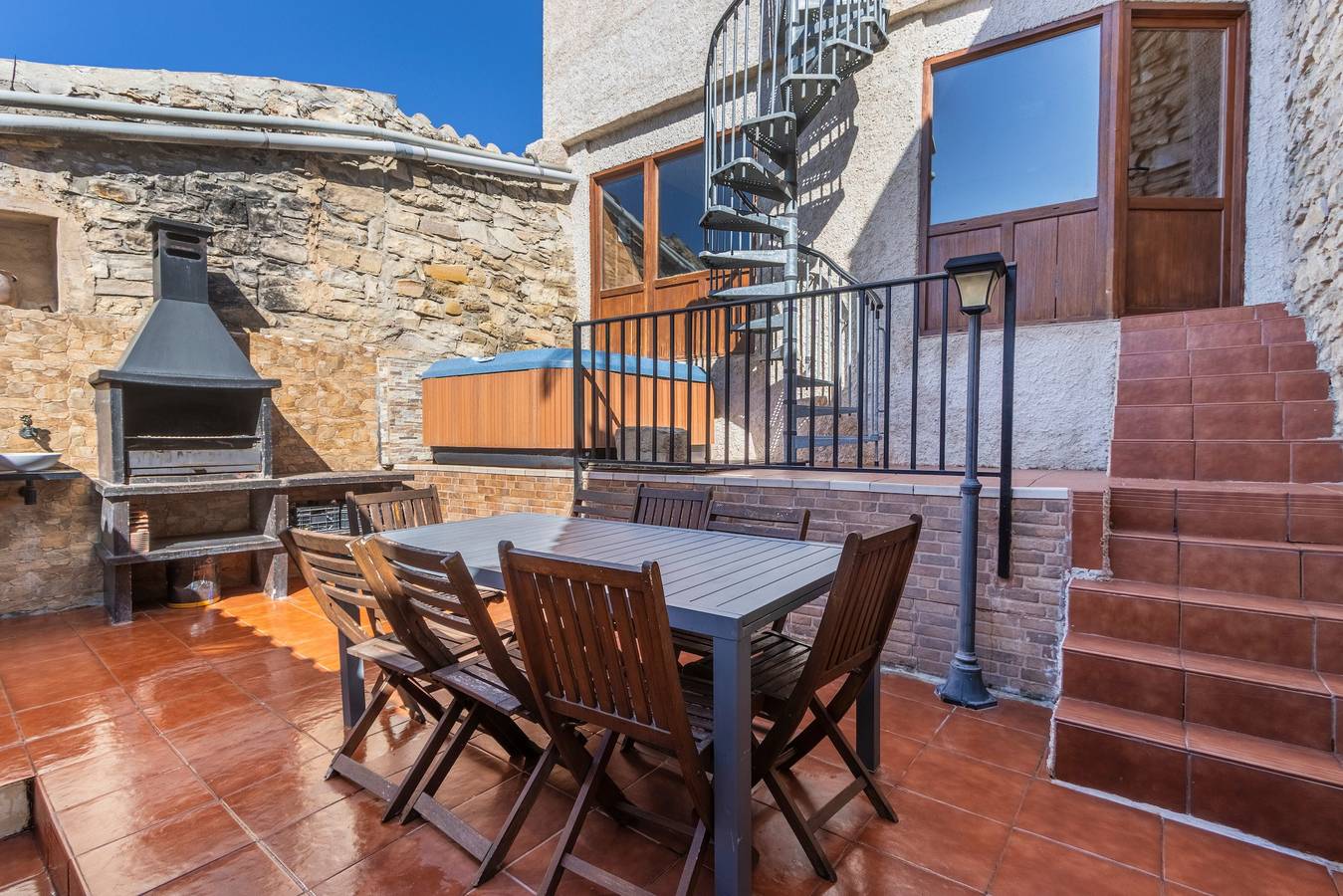 Casa Rural Ca La Pascola – Rural Retreat with Jacuzzi in Guimerá in Guimerà, Costers del Segre