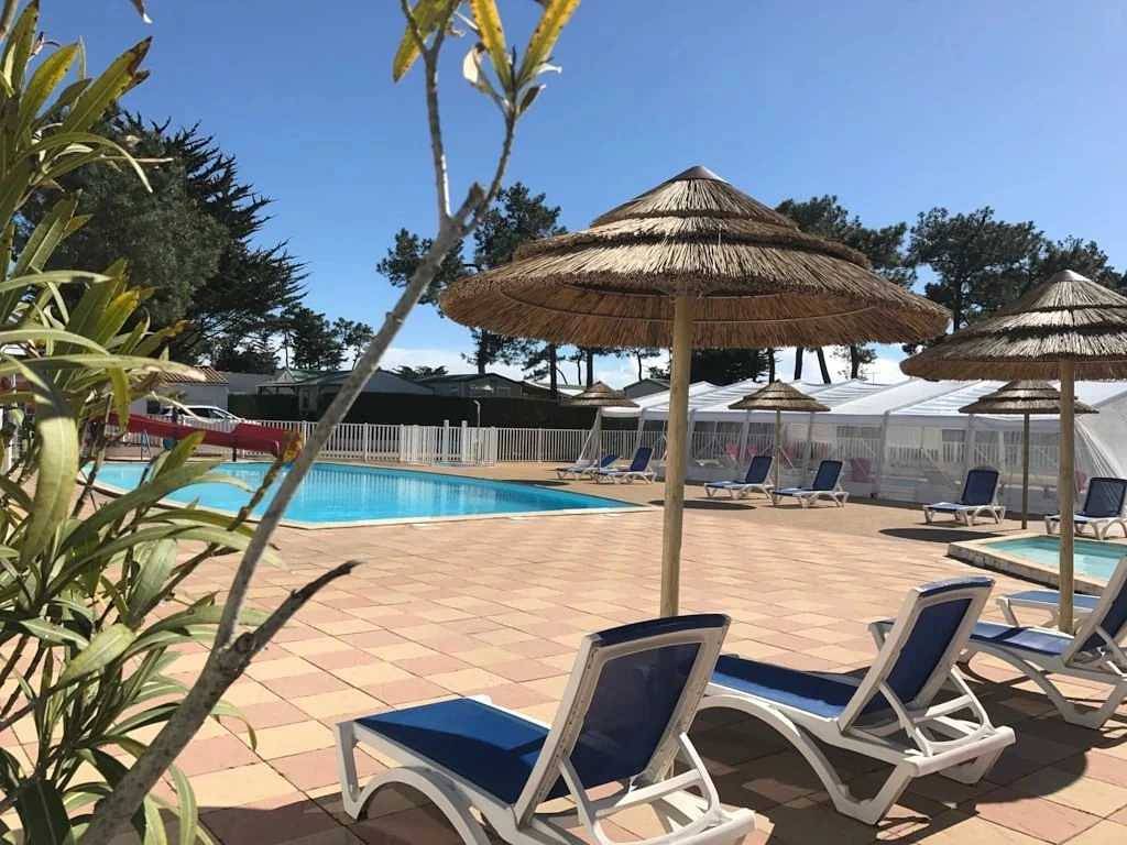 Camping 4 étoiles - Piscine  - eeheae in L'Aiguillon-la-Presqu'île, Vendée