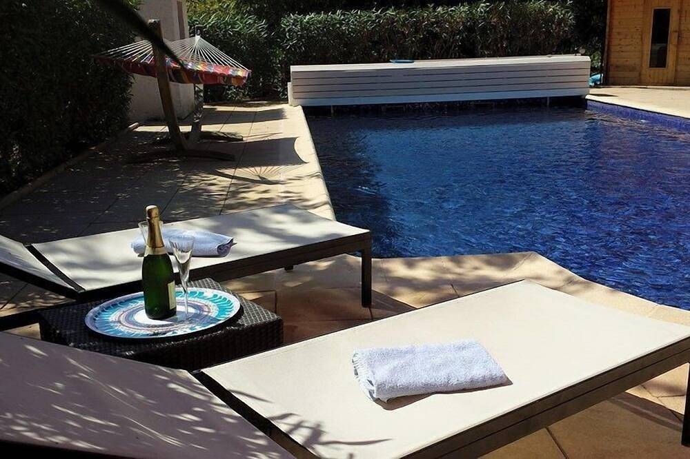 Charming bed and breakfast in a residential area - 2 people in Draguignan, Draguignan region