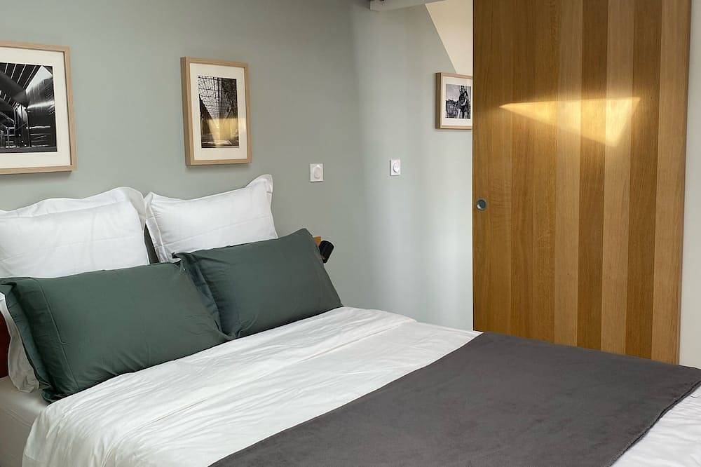 Appartement entier, Gîte d’architecte  ‘’ le frêne’’ pour 2 personnes, au calme, proche transports. in Nantes, Région de Nantes
