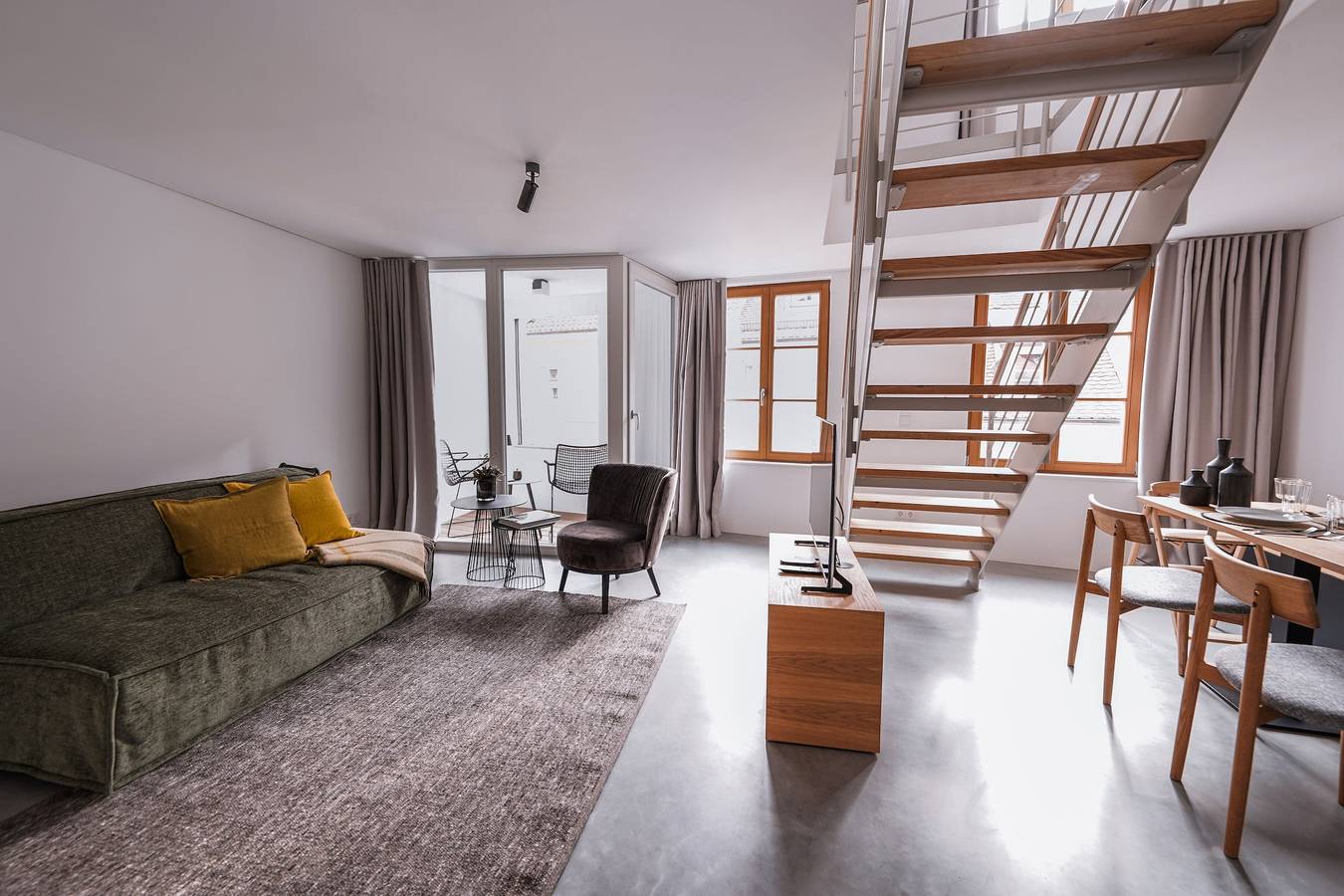 Entire apartment, Apartment '4 persons' with covered loggia on the 3rd floor in the immediate vicinity of the lake in Überlingen, Region Bodensee-Oberschwaben