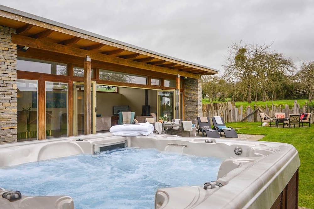 Glamping for 8 People in West Pennard, Somerset