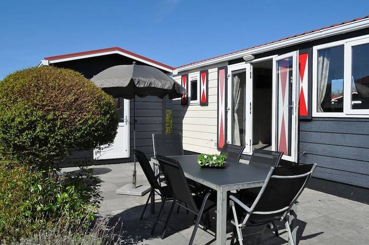 Chalet für 6 Personen, mit Garten in Serooskerke