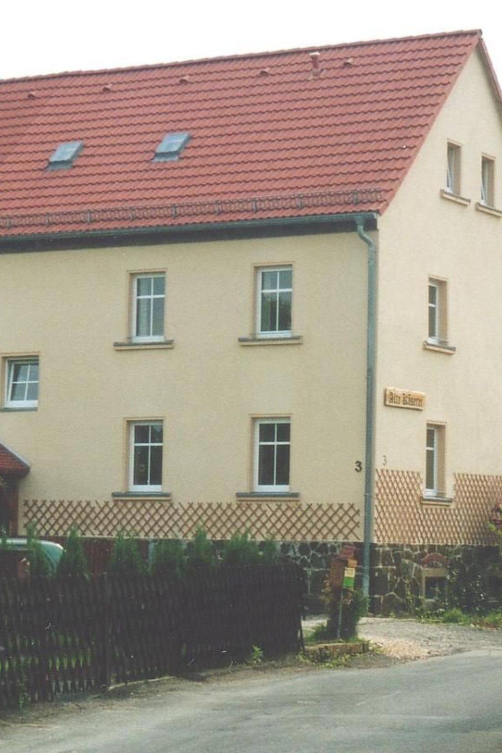 Mit Garten, Weinlaube und Aussenpool in Kössern, Grimma