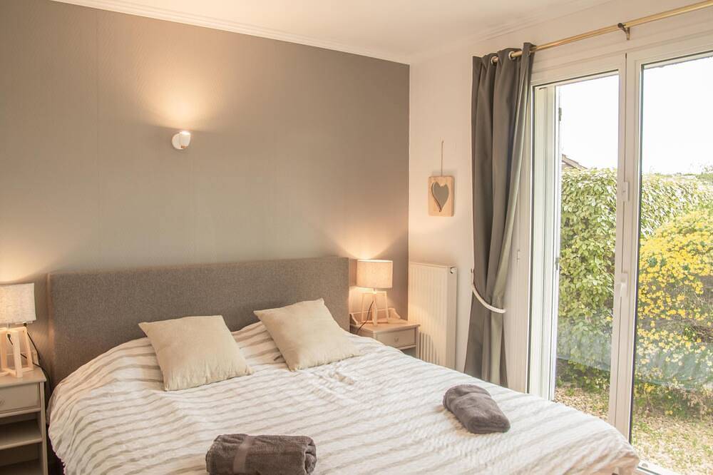 Beautiful villa with pool close to Mont-Ventoux in La Roque-sur-Pernes, Vaucluse