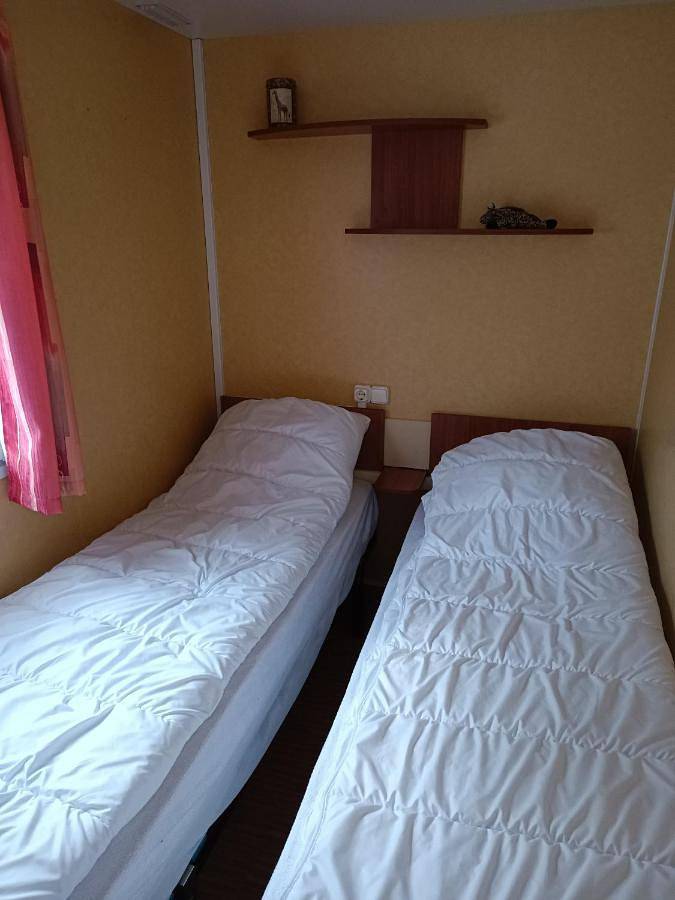 Camping pour 4 personnes, avec Terrasse et Jacuzzi ainsi que Piscine et Vue