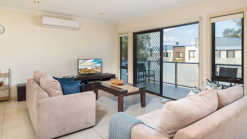 Holiday home for 7 people, with pool and garden in Philip Island