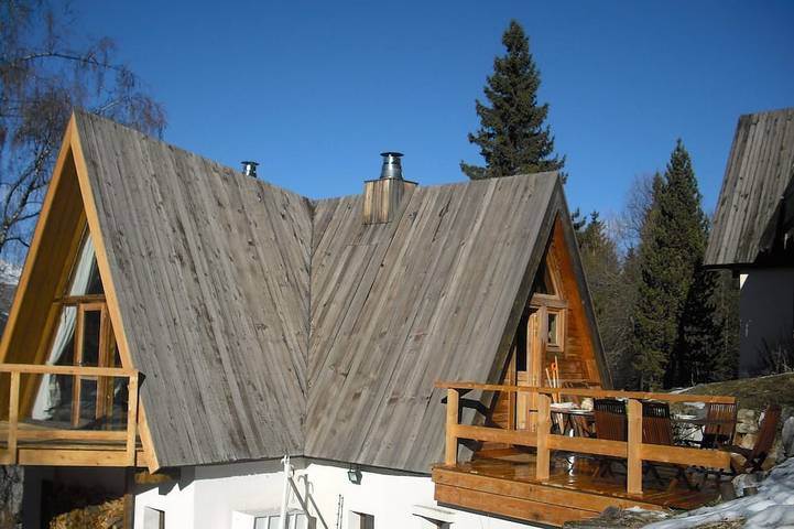 Chalet für 12 Personen, mit Terrasse und Pool sowie Garten - 1