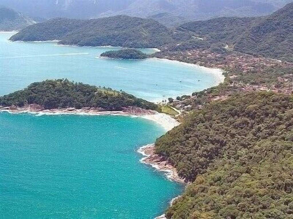 Suite mit links direkt am Meer in Sununga Strand in Lazarus in Ubatuba, Região Metropolitana do Vale do Paraíba e Litoral Norte