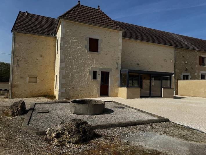 Location de vacances pour 10 personnes, avec jardin et terrasse à Étais-la-Sauvin