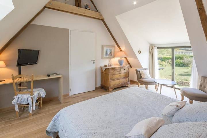 Gîte pour 2 personnes, avec piscine ainsi que vue et jardin à Caden - 4