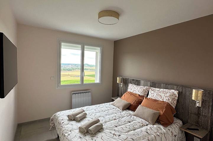 Location de vacances pour 8 personnes, avec terrasse et jardin à Chavot-Courcourt - 3