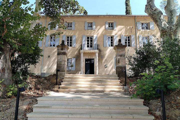 Château pour 15 personnes, avec jardin dans le Gard