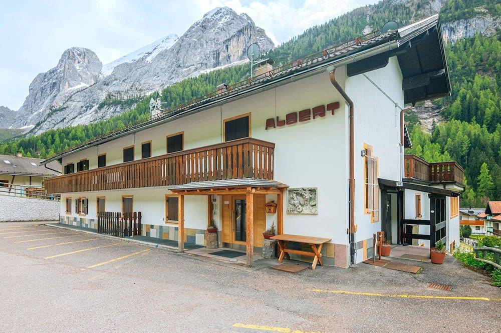 Appartamento intero, Accogliente appartamento per 3 ospiti con terrazza in Penia, Canazei