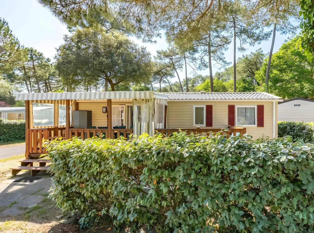 Mobil-home 'Mh324 La Tremblade' avec piscine commune, terrasse privée et climatisation in La Tremblade, Côte de Beauté