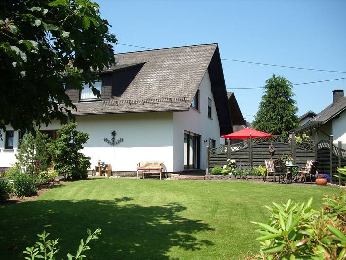 Ferienwohnung für 5 Personen, mit Balkon und Garten in Lennestadt