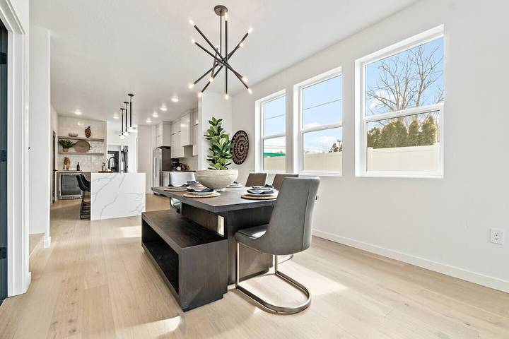 Vacation rental for 10 people, with yard and balcony as well as hot tub, with pets in Boise