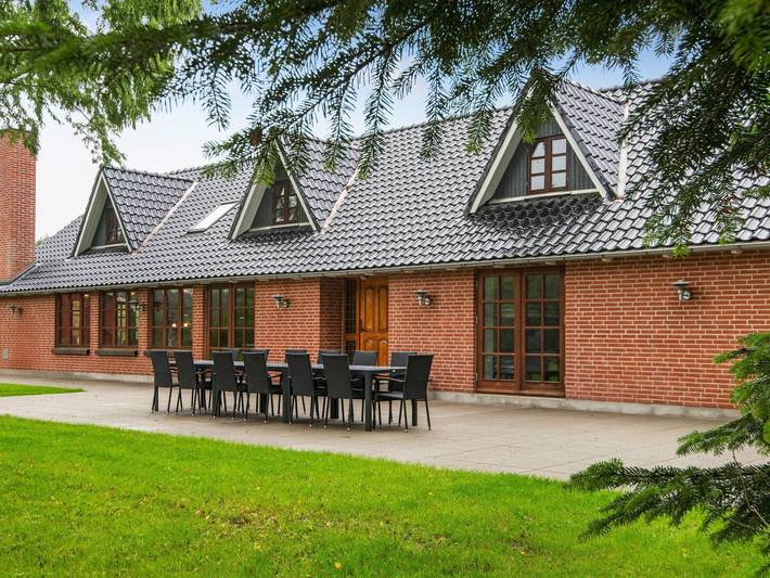 Ferienhaus für 26 Personen, mit Whirlpool und Terrasse sowie Sauna