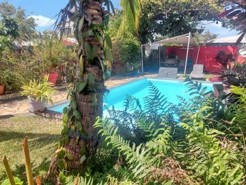 Maison de vacances pour 2 personnes, avec terrasse ainsi que jardin et piscine sur l' Île de la Réunion