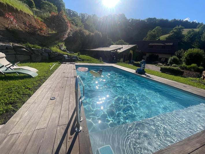 Gîte pour 2 personnes, avec vue ainsi que jardin et piscine, animaux acceptés à Sainte-Marie-aux-Mines