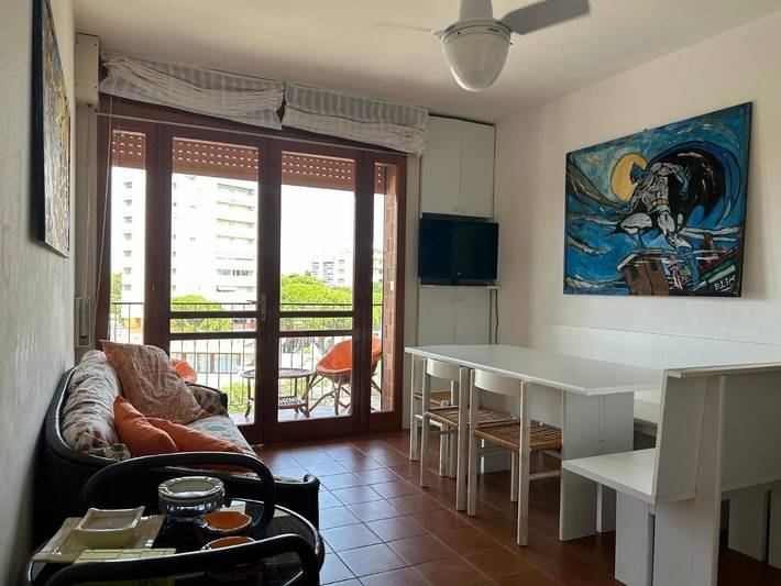 Ferienwohnung für 8 Personen, mit Garten und Ausblick sowie Balkon in Lignano Pineta