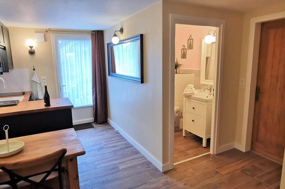 Apartamento entero, Charmant appartement de 30 m² avec terrasse au cœur de Marcillac-Vallon in Marcillac-Vallon, Aveyron (desambiguación)