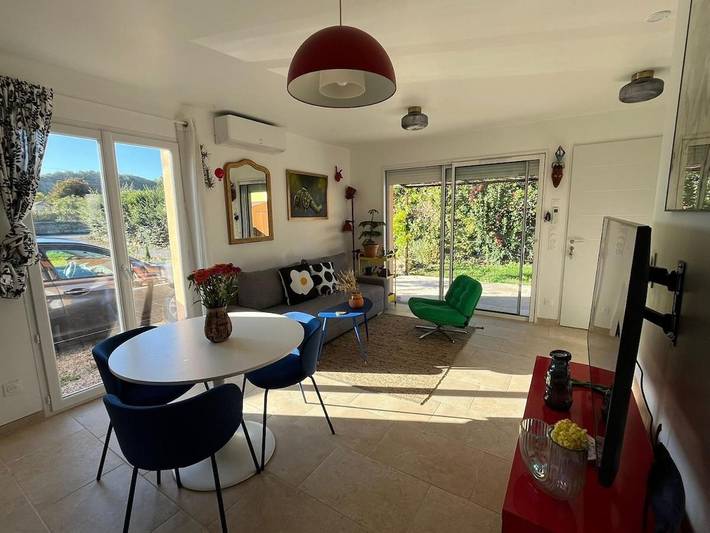 Location de vacances pour 2 personnes, avec terrasse et vue à Vinon-sur-Verdon