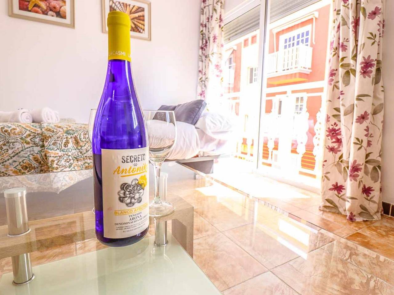 Apartamento entero, Apartamento en Playa San Juan, cerca de la playa, wifi, aparcamiento in Playa de San Juan (Guía de Isora), Guía de Isora