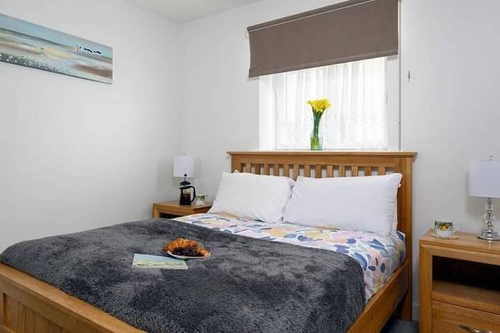 Appartement entier, Apartment Sleeps 4 stunning views/sunsets overlooking Whipsiderry Beach/ Newquay in Newquay, Cornouailles