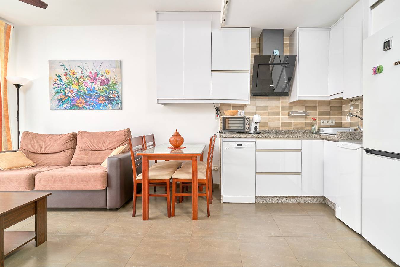 Appartement entier, Appartement 'Vues sur la Mer et la Montagne' avec vue sur la mer, piscine partagée et climatisation in Torrox Costa, Torrox